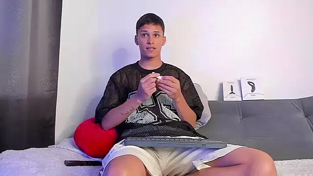 JamesOwenn from StripChat is Freechat