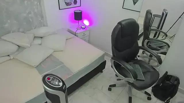 cam to cam sexiness with Girls streamers. Explore the newest collection of intense camshows from our capable horny hosts.