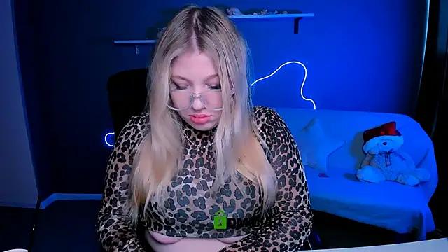 cam to cam sexiness with Girls streamers. Explore the newest collection of intense camshows from our capable horny hosts.