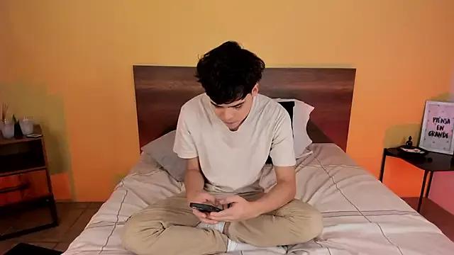 justinbiler from StripChat is Freechat