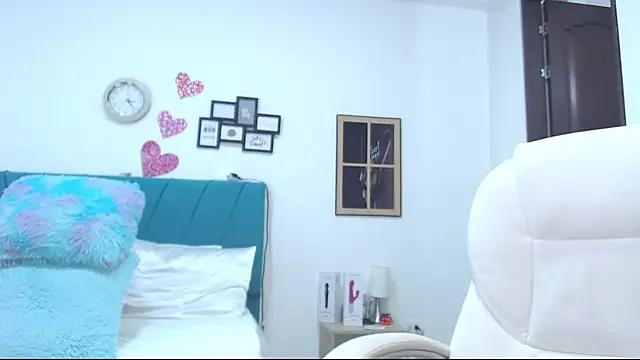 cam to cam sexiness with Girls streamers. Explore the newest collection of intense camshows from our capable horny hosts.