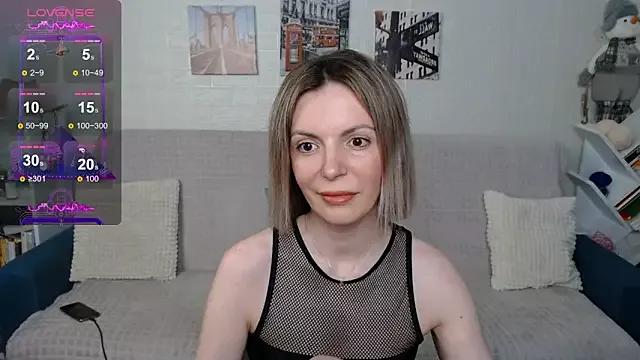 kiramarta from StripChat is Freechat