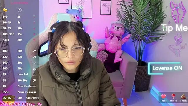 cam to cam sexiness with Girls streamers. Explore the newest collection of intense camshows from our capable horny hosts.