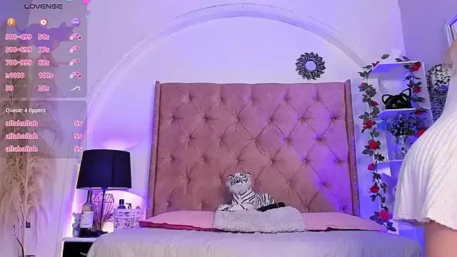 cam to cam sexiness with Girls streamers. Explore the newest collection of intense camshows from our capable horny hosts.