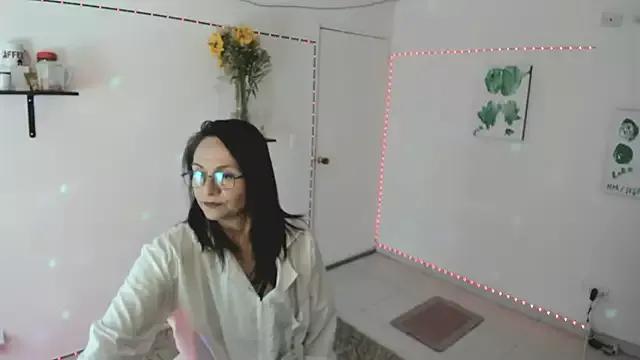 Latin_Lola from StripChat is Freechat