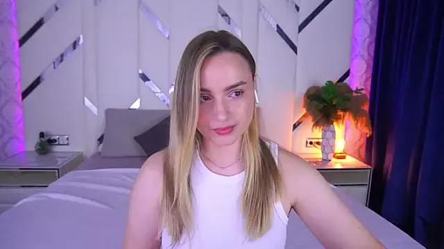 LindsieGreyy from StripChat is Freechat