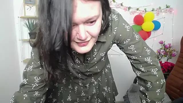 LolaHikls from StripChat is Freechat