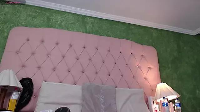 cam to cam sexiness with Girls streamers. Explore the newest collection of intense camshows from our capable horny hosts.