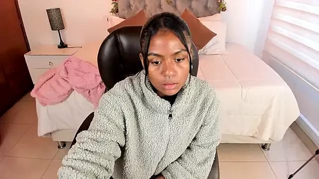 Lucie_Harper from StripChat is Freechat