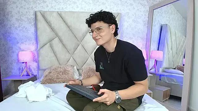 cam to cam sexiness with Girls streamers. Explore the newest collection of intense camshows from our capable horny hosts.