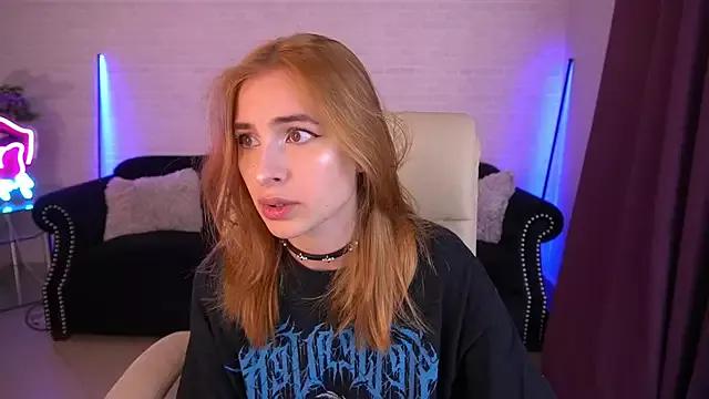 LunaaDreamsss from StripChat is Freechat