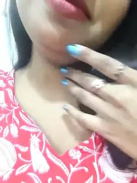 Photos of Maahhii_2 from StripChat is Freechat