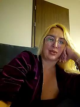 cam to cam sexiness with Girls streamers. Explore the newest collection of intense camshows from our capable horny hosts.