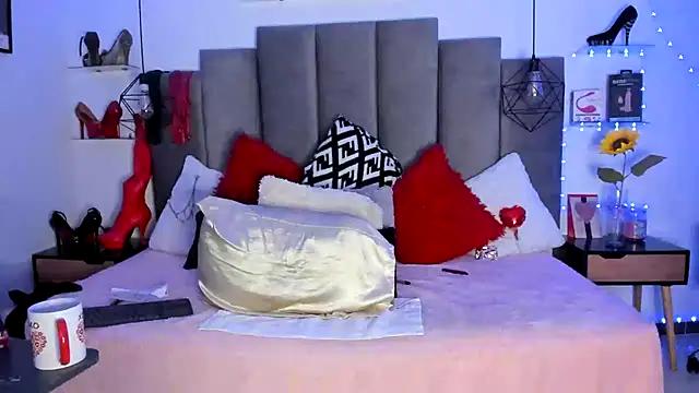 cam to cam sexiness with Girls streamers. Explore the newest collection of intense camshows from our capable horny hosts.