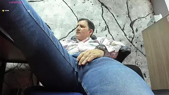 Maxi_TheBigDaddy from StripChat is Freechat