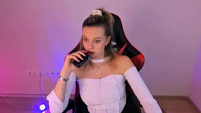 cam to cam sexiness with Girls streamers. Explore the newest collection of intense camshows from our capable horny hosts.