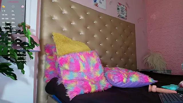 cam to cam sexiness with Girls streamers. Explore the newest collection of intense camshows from our capable horny hosts.
