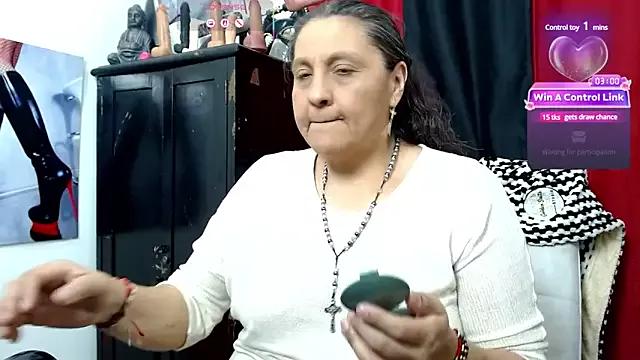 merlyna_goldens from StripChat is Freechat