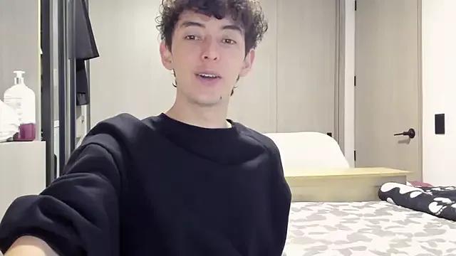 miketwink from StripChat is Freechat