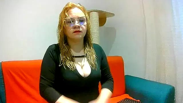 NynaRosse from StripChat is Freechat