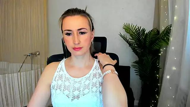 PassionGlow from StripChat is Freechat