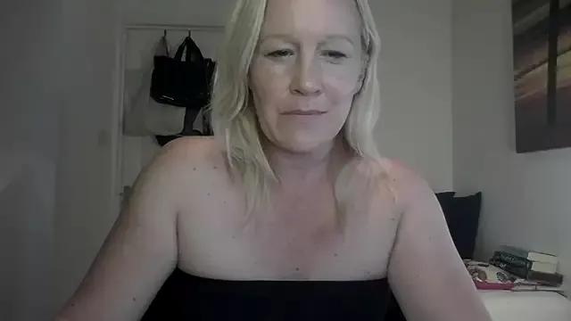 PoshButNaughtyX from StripChat is Freechat