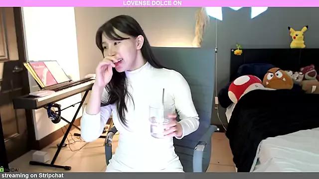 Photos of raspberryroll from StripChat is Freechat
