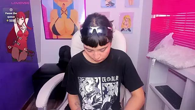 Roxane_white from StripChat is Freechat