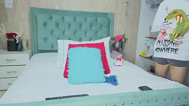 cam to cam sexiness with Girls streamers. Explore the newest collection of intense camshows from our capable horny hosts.