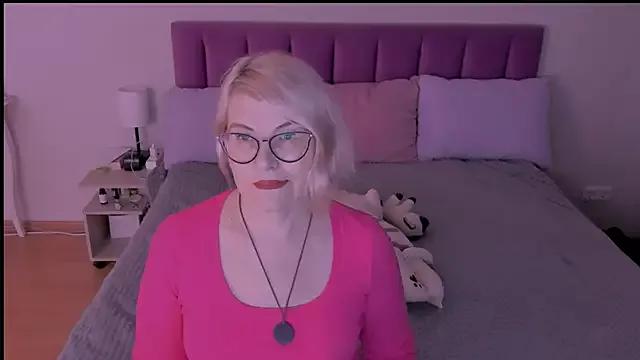 cam to cam sexiness with Girls streamers. Explore the newest collection of intense camshows from our capable horny hosts.