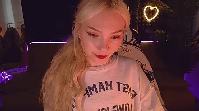 SandraBoyl from StripChat is Freechat