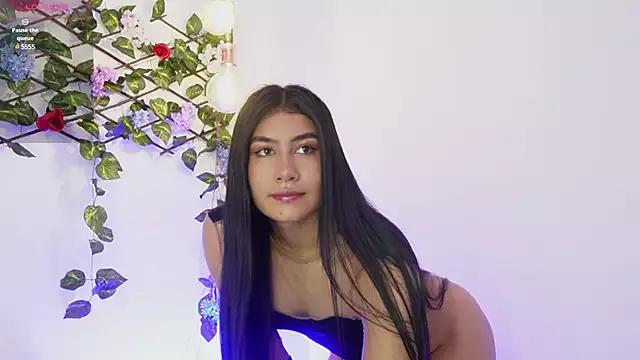 saraBow from StripChat is Freechat