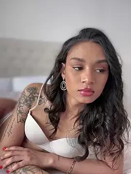 Sarakux from StripChat is Freechat