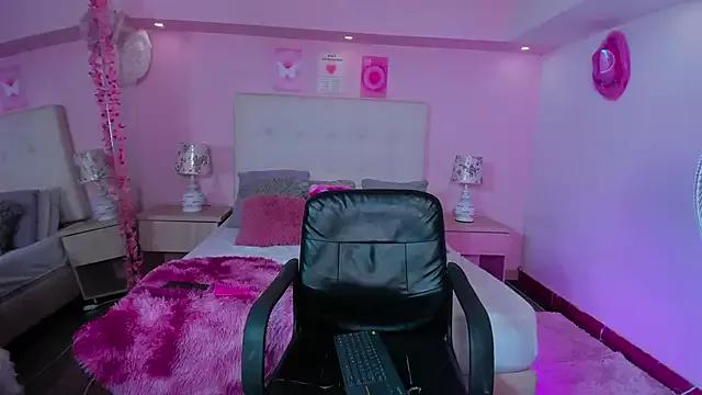 cam to cam sexiness with Girls streamers. Explore the newest collection of intense camshows from our capable horny hosts.