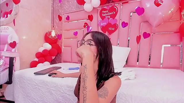 cam to cam sexiness with Girls streamers. Explore the newest collection of intense camshows from our capable horny hosts.
