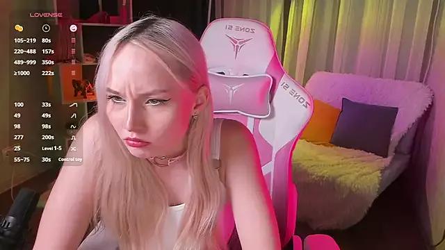 shawtyMEOW from StripChat is Freechat