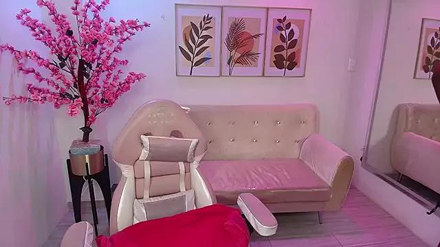Shinnie_bella from StripChat is Freechat