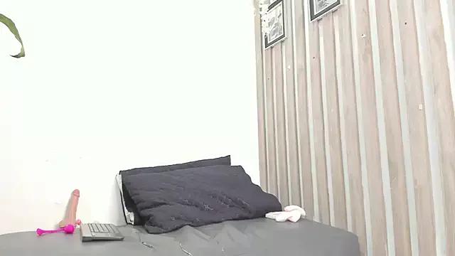 cam to cam sexiness with Girls streamers. Explore the newest collection of intense camshows from our capable horny hosts.