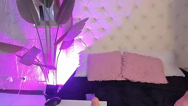 cam to cam sexiness with Girls streamers. Explore the newest collection of intense camshows from our capable horny hosts.