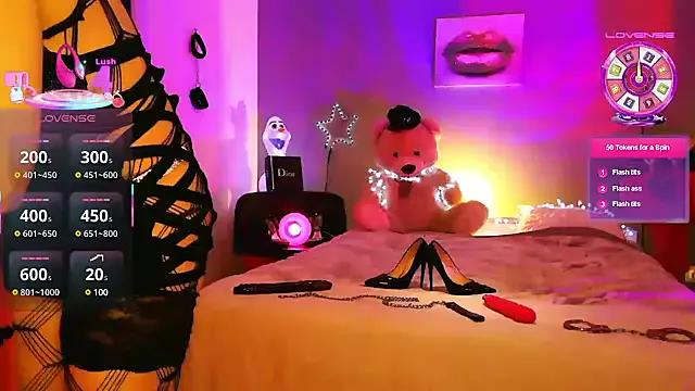 cam to cam sexiness with Girls streamers. Explore the newest collection of intense camshows from our capable horny hosts.