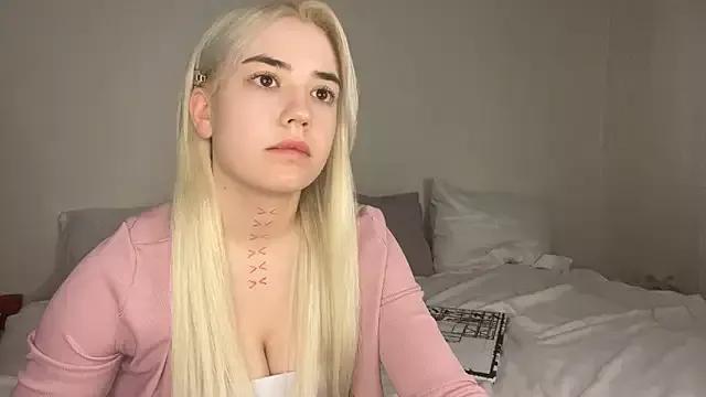 SunkissedSins from StripChat is Freechat