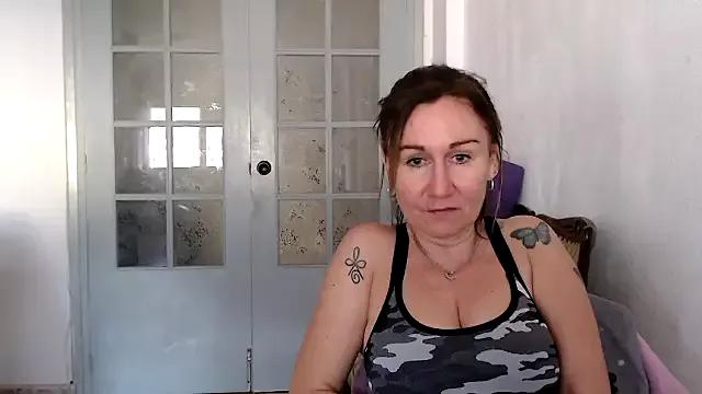TamaraSweetxo from StripChat is Freechat