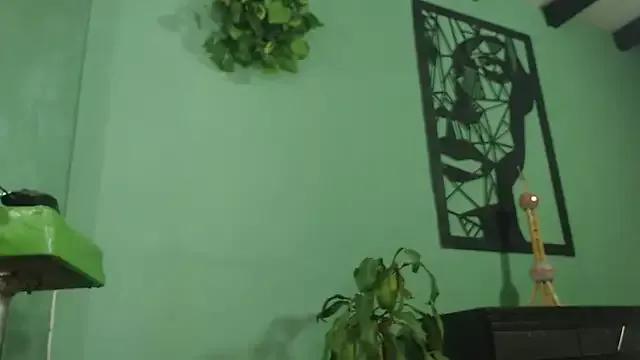 thirstymoonxx from StripChat is Freechat
