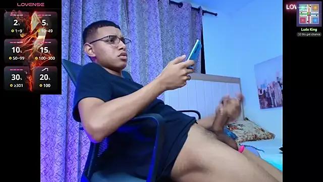 tristan_gold from StripChat is Freechat