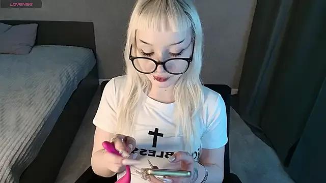 cam to cam sexiness with Girls streamers. Explore the newest collection of intense camshows from our capable horny hosts.