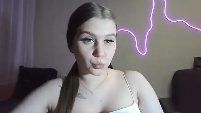 yourhoney_Lola_ from StripChat is Freechat